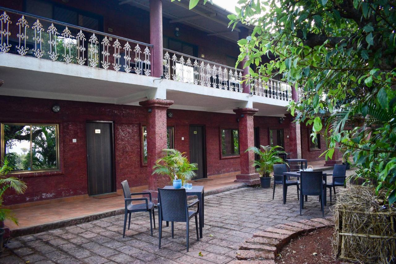 Hotel On The Rocks Mahābaleshwar Eksteriør billede