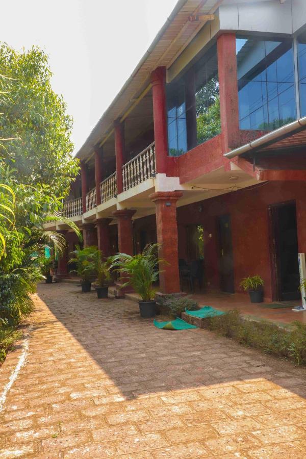 Hotel On The Rocks Mahābaleshwar Eksteriør billede